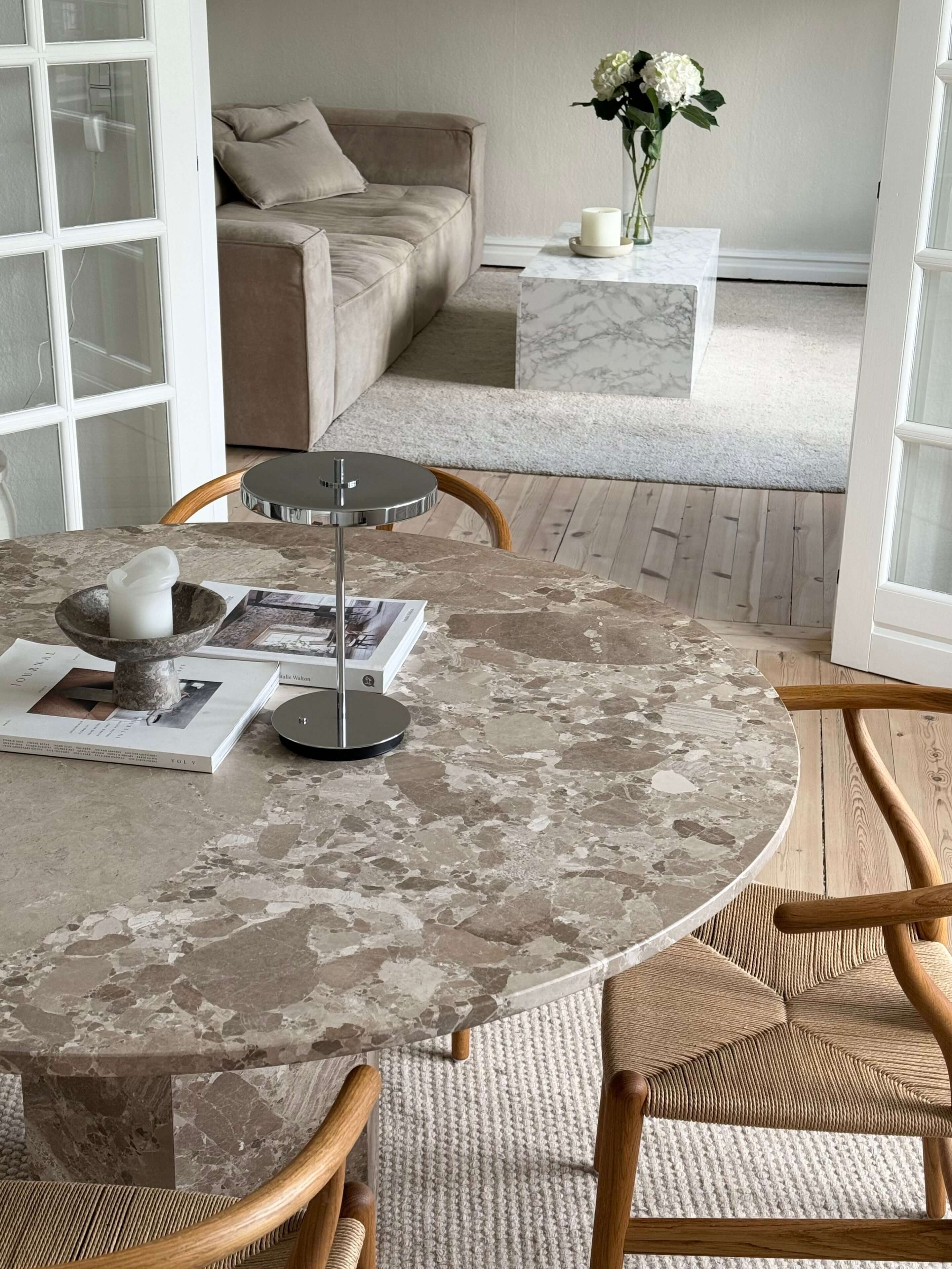 Organisk design og naturmaterialer – sådan skaber du et roligt hjem