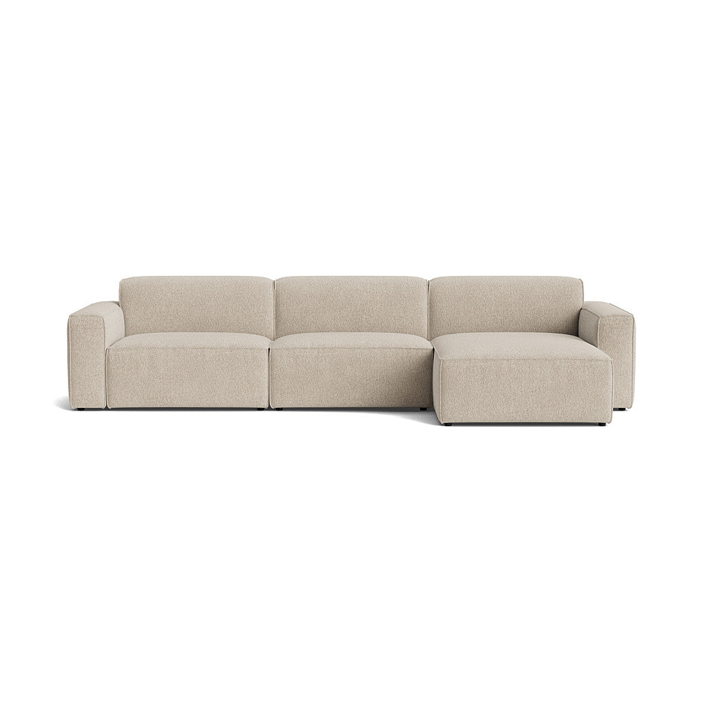 Element Roomy modulsofa i lys beige med chaiselong, ideel til afslapning og hygge i stuen.